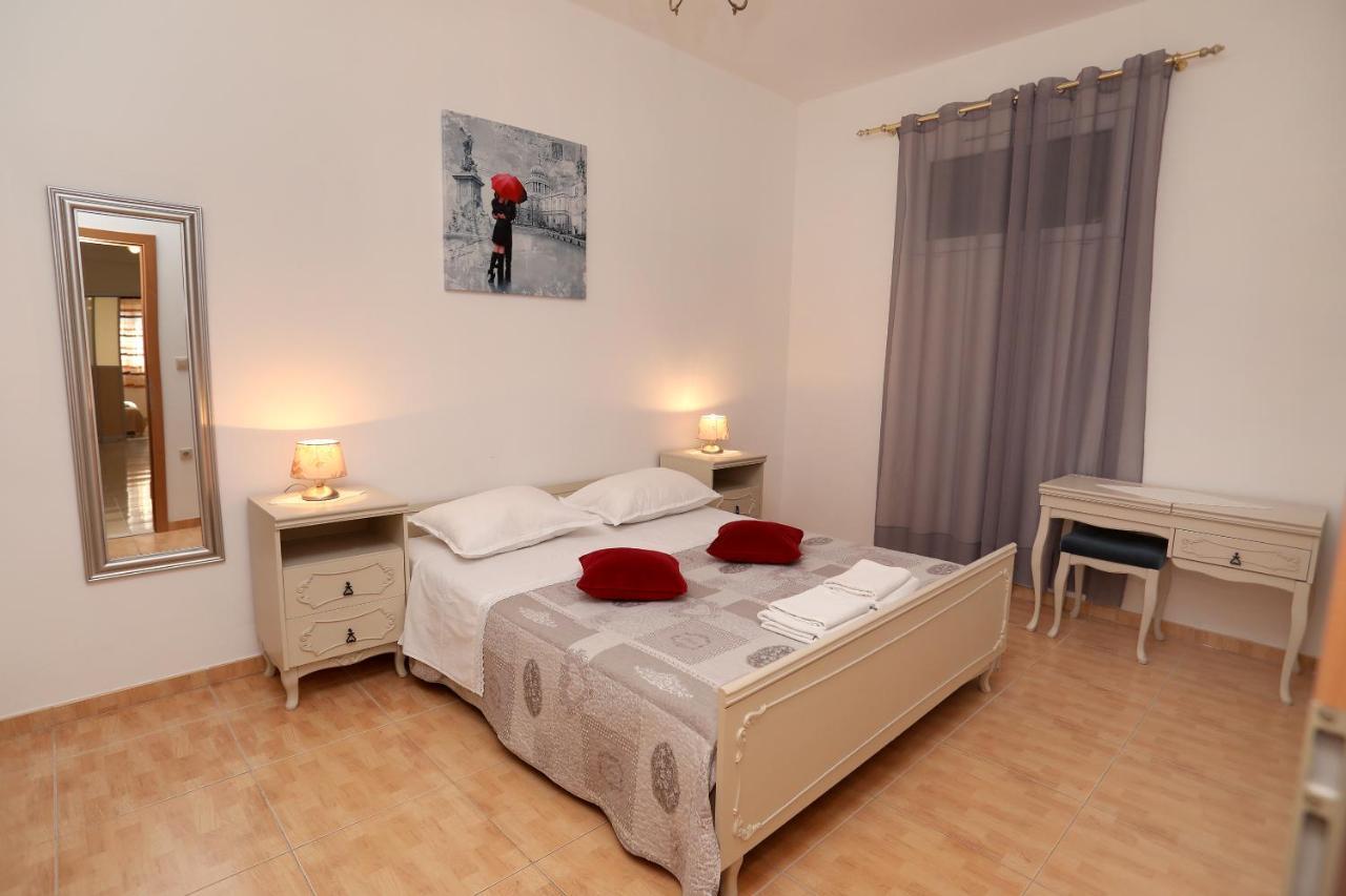 Vila Kuzmanic Trogir Eksteriør bilde